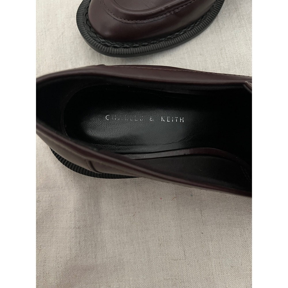 Charles & Keith Chain Accent Loafer Womens Size 36 EU/6 US - Picture 4 of 8